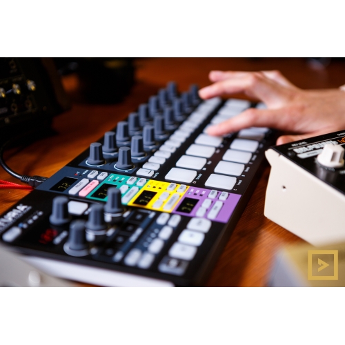 Arturia BeatStep Pro Black Edition USB MIDI контроллер купить в